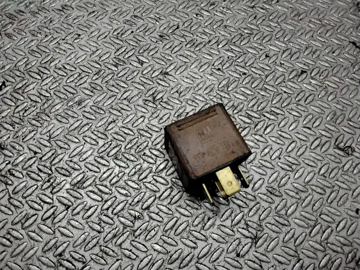 Opel Vectra (2002 - 2005)  90491314 Другое реле