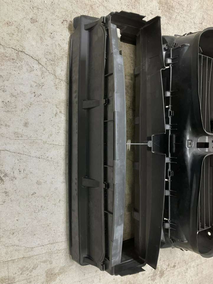BMW 7 F01 F02 F03 F04 (2008 - 2016)  4444150 Устройство (устройства) для отвода воздуха