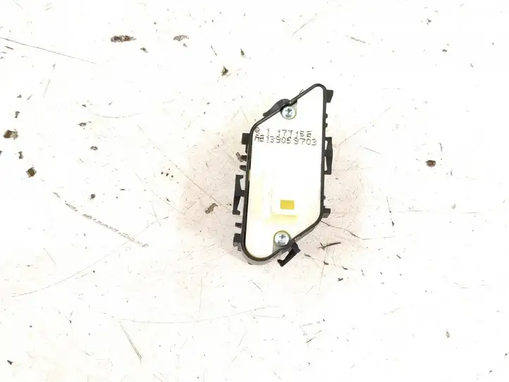 Mercedes-Benz E W238 (2017 - )   Включатель центрального замка