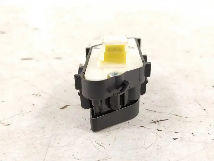 Mercedes-Benz E W238 (2017 - )   Включатель центрального замка