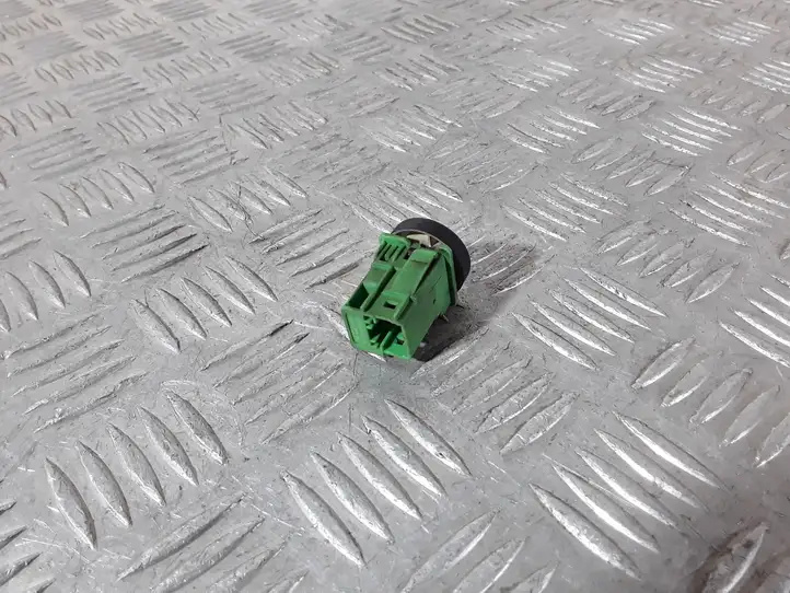 Peugeot Partner (2002 - 2008)   Включатель центрального замка