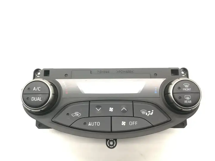 Toyota Yaris (2014 - 2019) 559000D800 Управление климат контролем — фото 1