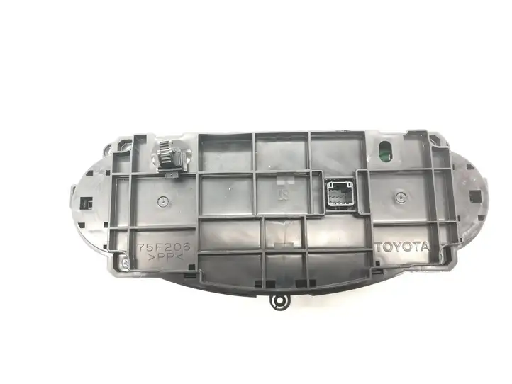 Toyota Yaris (2014 - 2019) 559000D800 Управление климат контролем — фото 3
