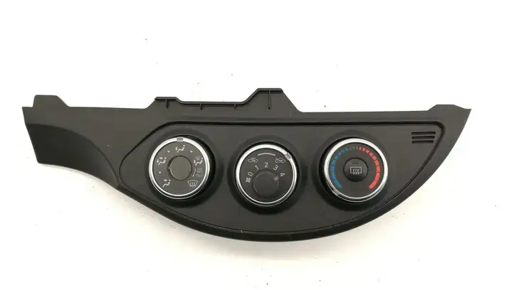 Toyota Yaris (2014 - 2019) 554060D390 Управление климат контролем — фото 4