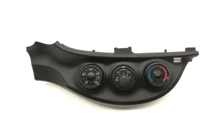 Toyota Yaris (2009 - 2012) 554060D490 Управление климат контролем — фото 3