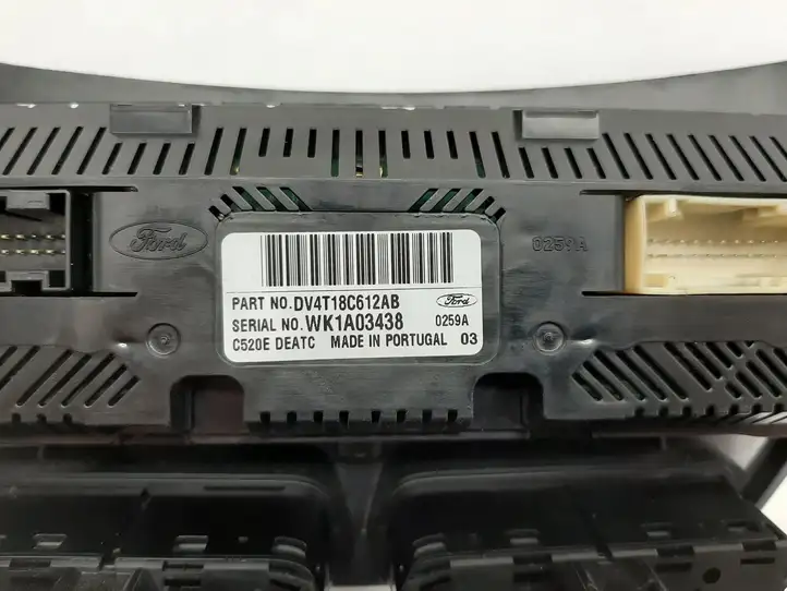 Ford Kuga II (2013 - 2019) DV4T18C612AB Управление климат контролем — фото 3