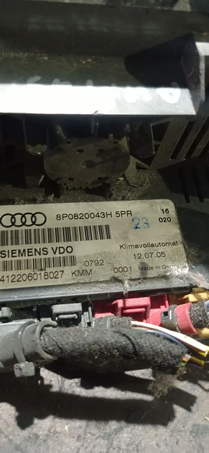 Audi A3/S3 8P (2004 - 2008) 8P0820043H Блок управления климат-контролем — фото 3