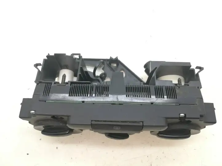 Volkswagen Golf V (2003 - 2009)   Управление климат контролем