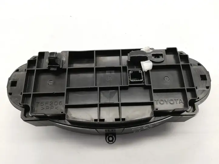 Toyota Yaris (2014 - 2019) 75F206 Управление климат контролем — фото 4