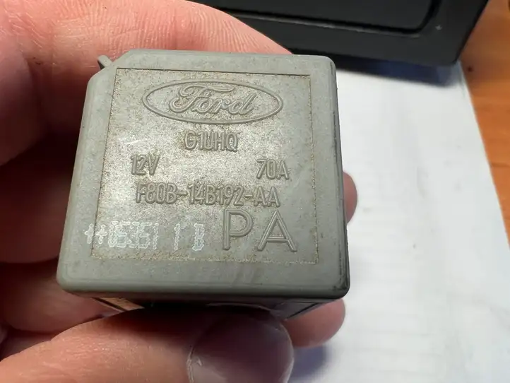 Ford Focus (1998 - 2004)  F80B14B192AA Другое реле