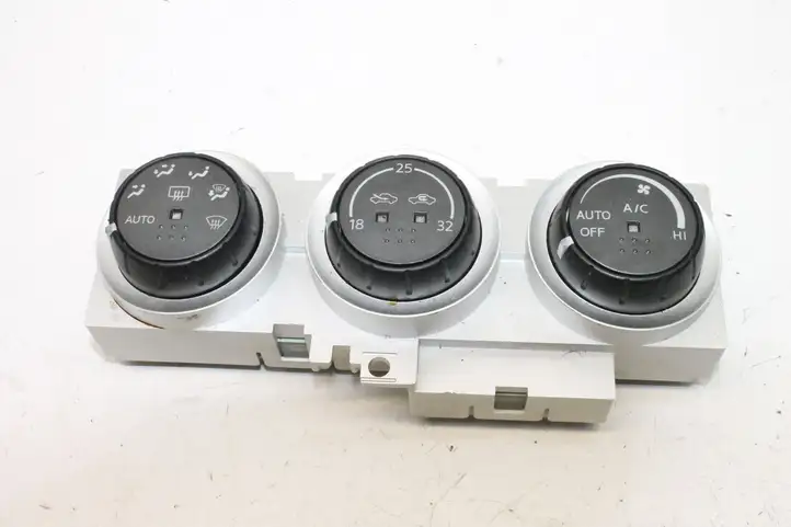 Nissan 350Z (2001 - 2009) 96935CD400 Управление климат контролем — фото 3