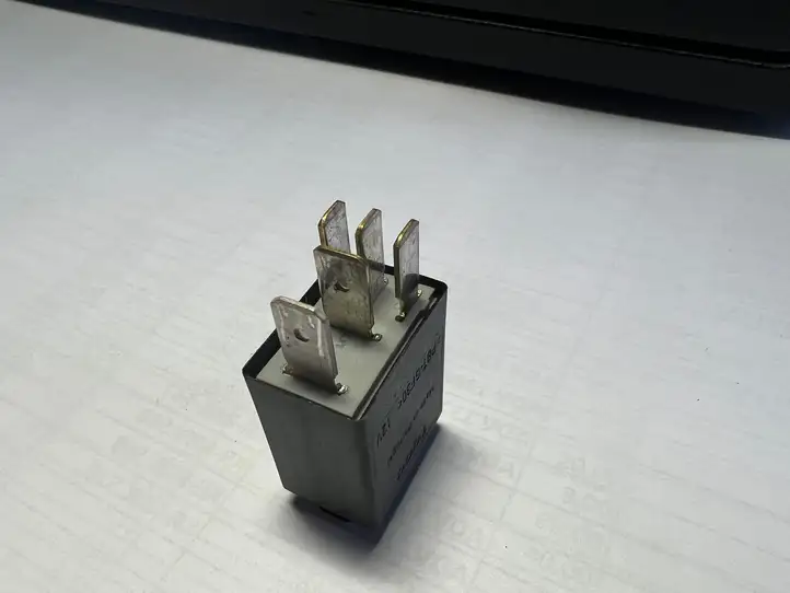 Audi A4 S4 B8 8K (2007 - 2011) 7M0951253C Другое реле — фото 2