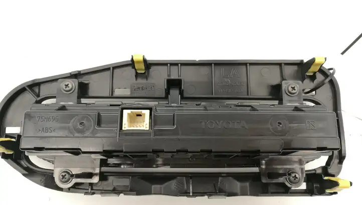 Toyota Auris E180 (2012 - 2018) 75H695 Управление климат контролем — фото 3
