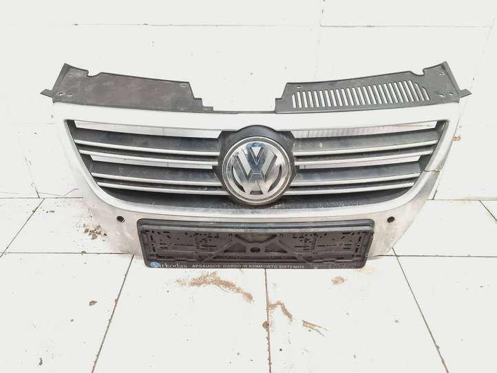 Volkswagen PASSAT B6 (2005 - 2010)  3C0853651Q Верхняя решётка