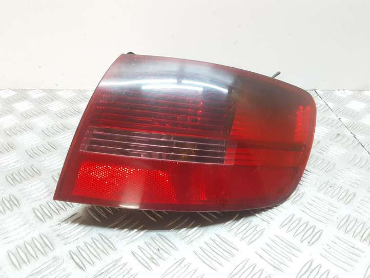 Audi A6 (2004 - 2008)  89036920 Задний фонарь в кузове
