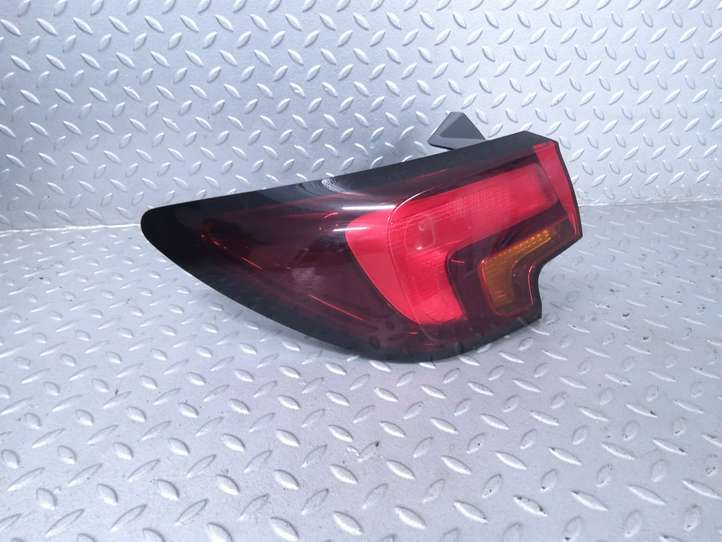 Opel Astra (2015 - 2020)  39015943 Задний фонарь в кузове