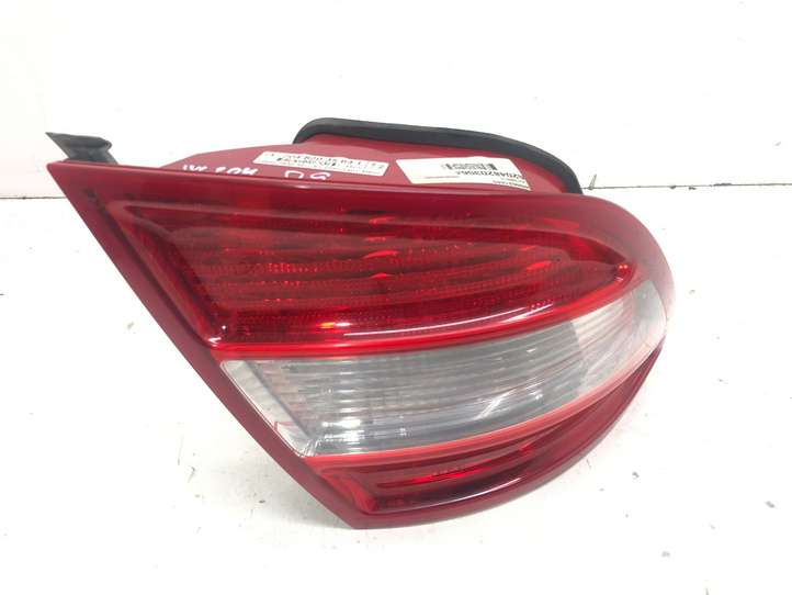 Mercedes-Benz C W204 (2007 - 2014)  2048203564 Задний фонарь в кузове