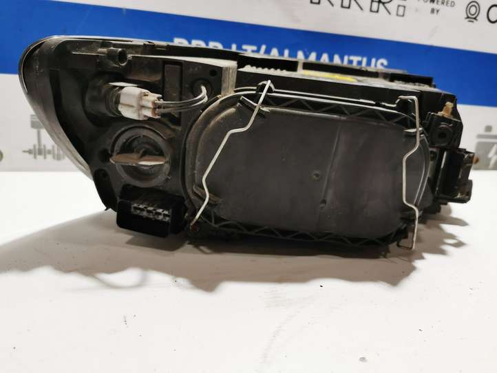 Volvo V50 (2004 - 2008)  30698877 Передняя фара