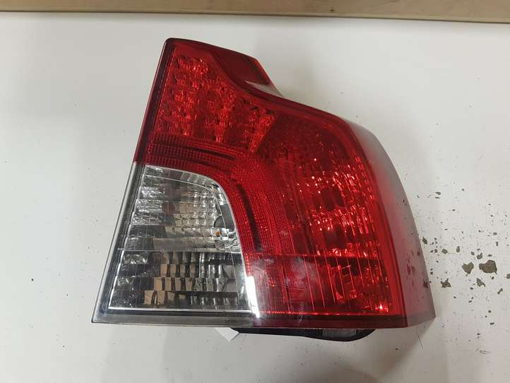 Volvo S40 (2007 - 2012)  31214607 Задний фонарь в кузове