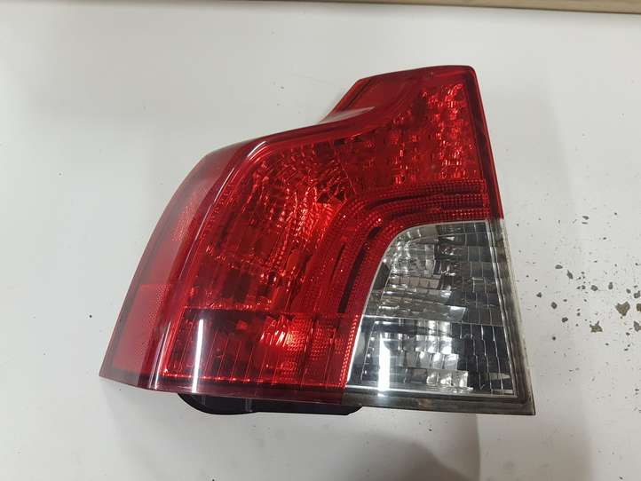 Volvo S40 (2007 - 2012)  30744538 Задний фонарь в кузове