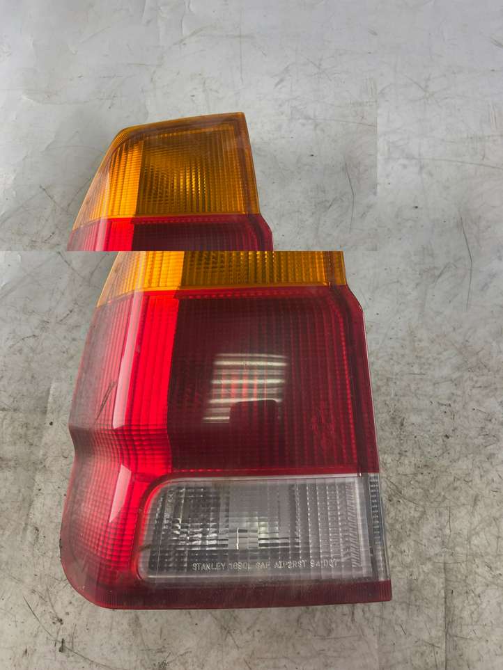 Mitsubishi Pajero Sport (2004 - 2008)  0431690 Задний фонарь в кузове