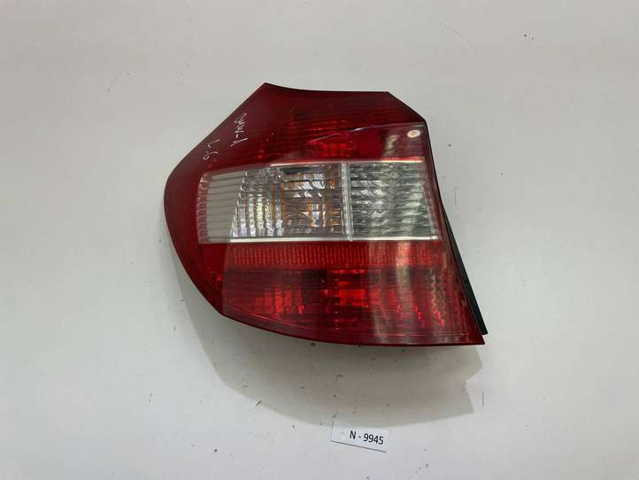 BMW 1 E81 E87 (2004 - 2011)  6924501 Задний фонарь в кузове