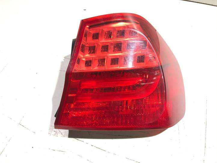 BMW 3 E90 E91 (2005 - 2012)  4871732 Задний фонарь в кузове