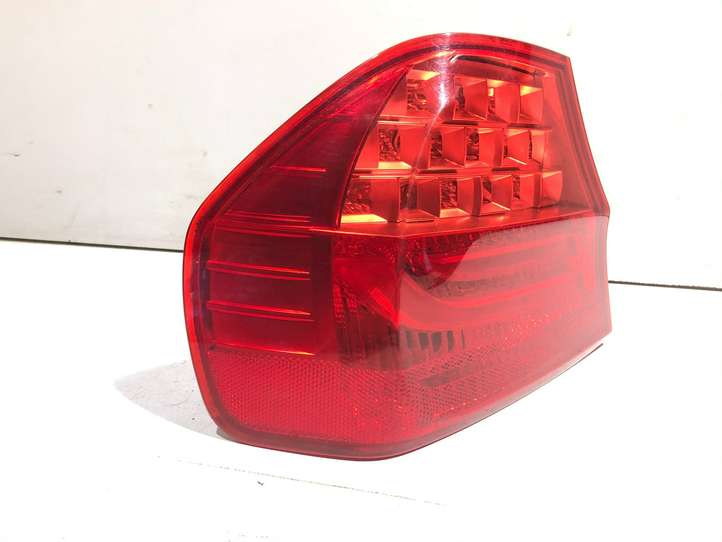 BMW 3 E90 E91 (2005 - 2012)  7154153 Задний фонарь в кузове
