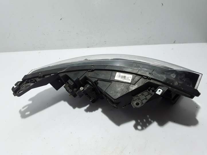 Renault Espace (2015 - 2019)  260605819R Передняя фара