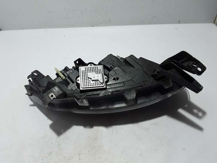 Renault Espace (2015 - 2019)  260605819R Передняя фара