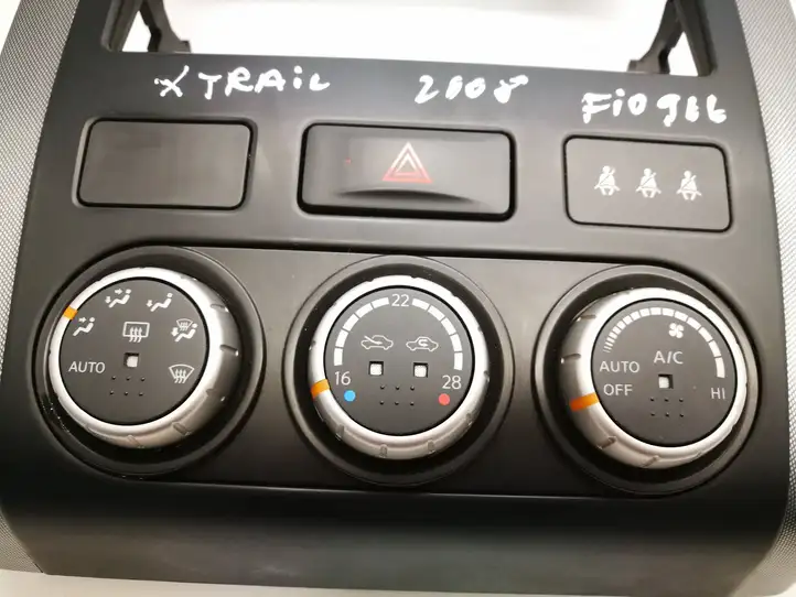 Nissan X-Trail T31 (2007 - 2014) 27500JG700 Управление климат контролем — фото 6