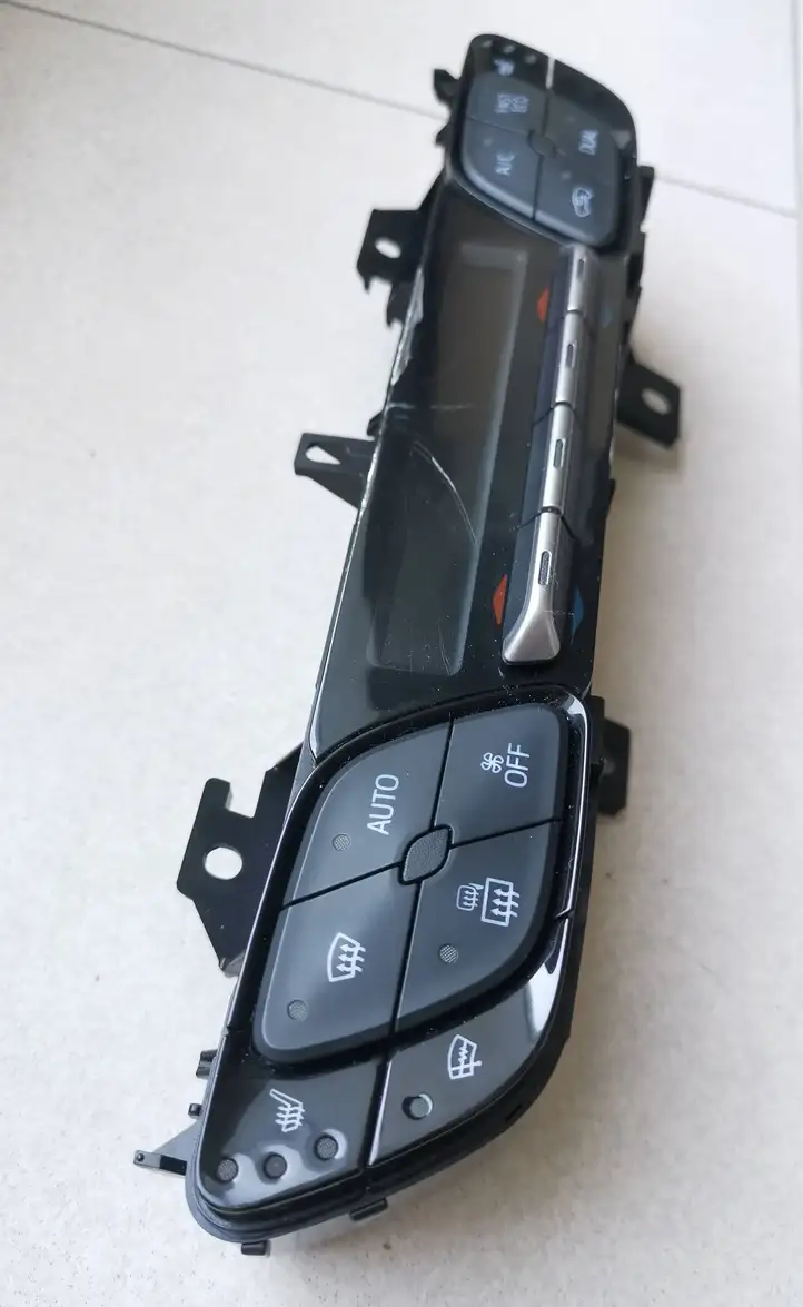 Toyota C-HR I (2016 - 2022) 55900F4010 Управление климат контролем — фото 2