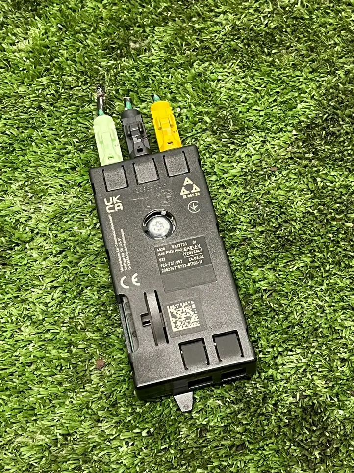 BMW M4 G82 G83 (2020 - )  5A67733 Усилитель антенны