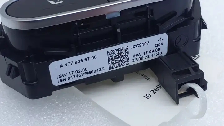 Mercedes-Benz CLA C118,X118 (2019 - ) A1779056700 Включатель обогрева — фото 2
