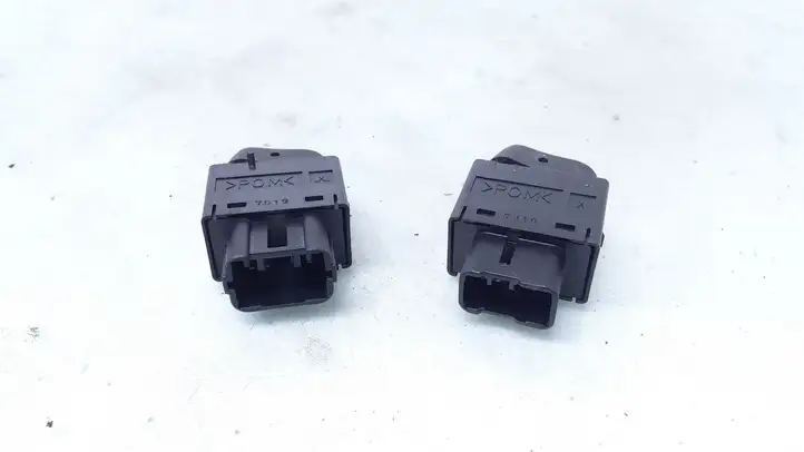 Mitsubishi Colt (2004 - 2008)   Включатель обогрева