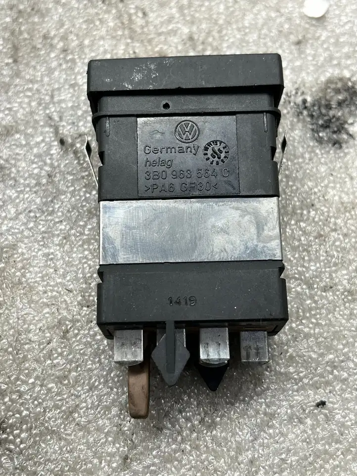 Audi A5 8T 8F (2007 - 2011) 3B09633564 Включатель обогрева — фото 2
