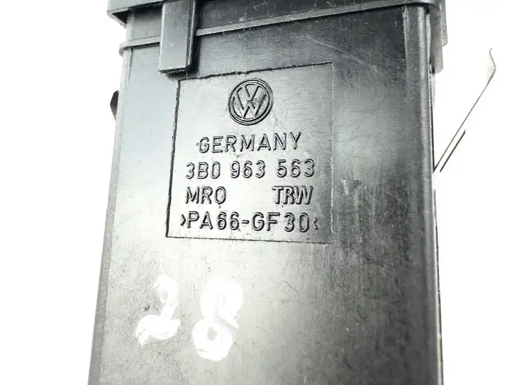 Volkswagen PASSAT B5.5 (2001 - 2005) 3b0963563 Включатель обогрева — фото 4