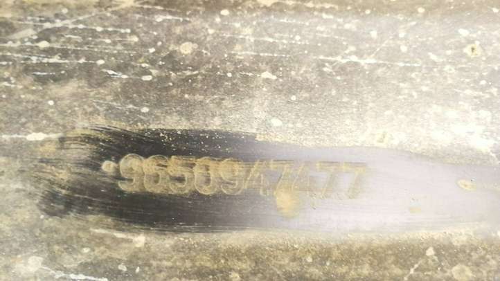 Citroen C6 (2005 - 2012)  9650947477 Порог