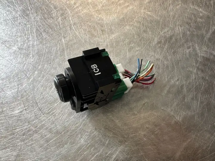 Nissan Qashqai (2010 - 2013)   Включатель зеркал