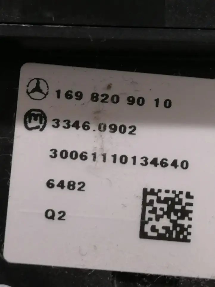 Mercedes-Benz B-class W245 (2005 - 2008) 1698209010 Включатель обогрева — фото 2