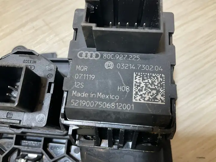 Audi Q5 SQ5 (2017 - ) 80C927225 Кнопка ручного тормоза — фото 2