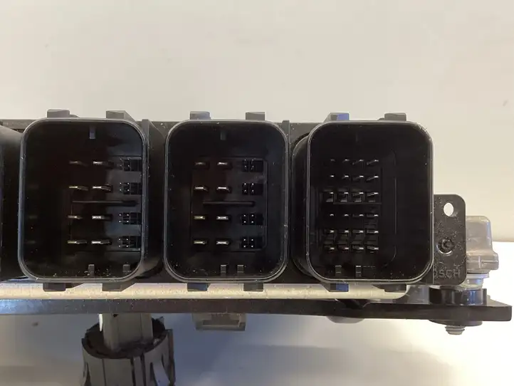 Land Rover Range Rover Evoque (2018 - )  M8A212B684VAC Блок управления двигателя