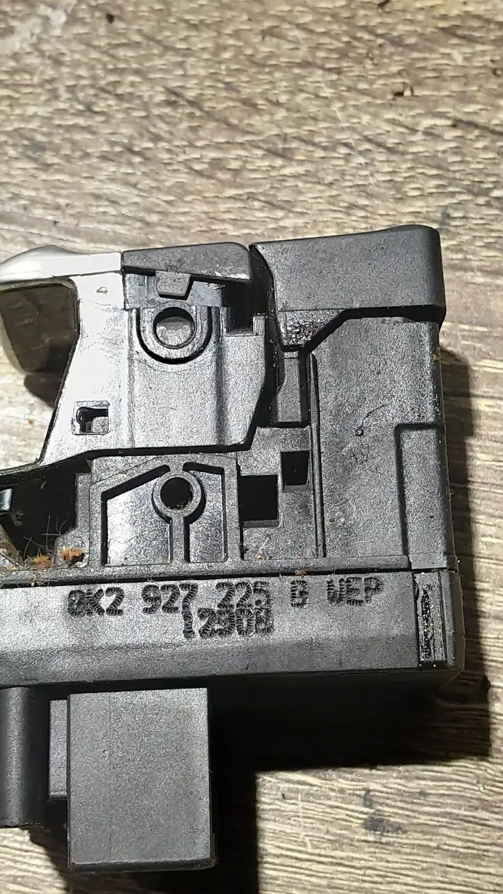 Audi A4 S4 B8 8K (2007 - 2011) 8K2927225 Кнопка ручного тормоза — фото 2