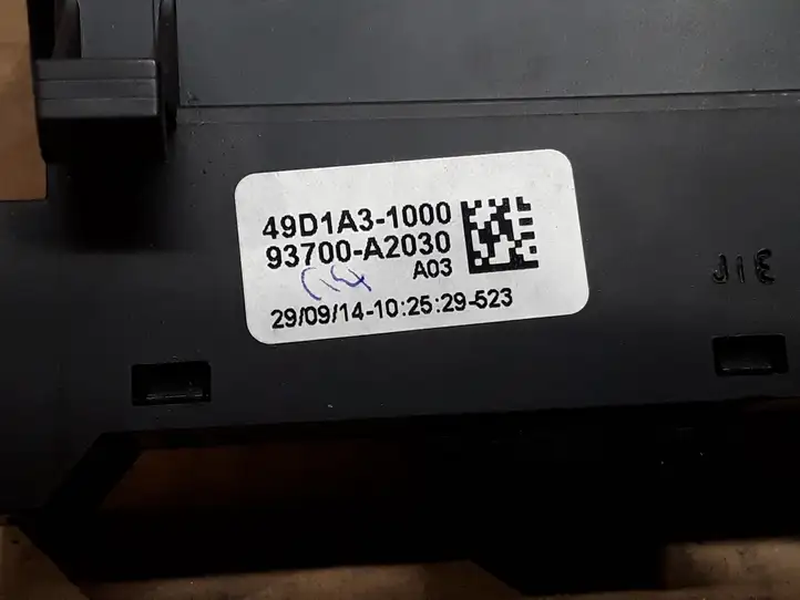 Kia Ceed (2015 - 2018) 93700A2030 Включатель обогрева — фото 3