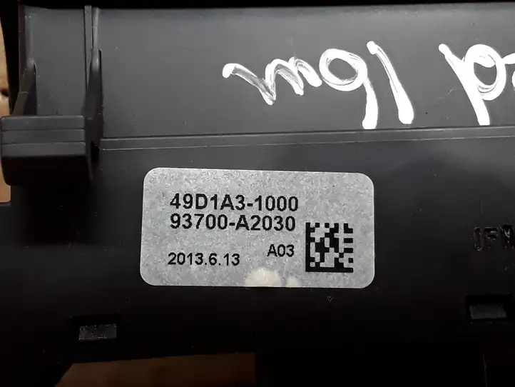 Kia Ceed (2012 - 2015) 93700A2030 Включатель обогрева — фото 3