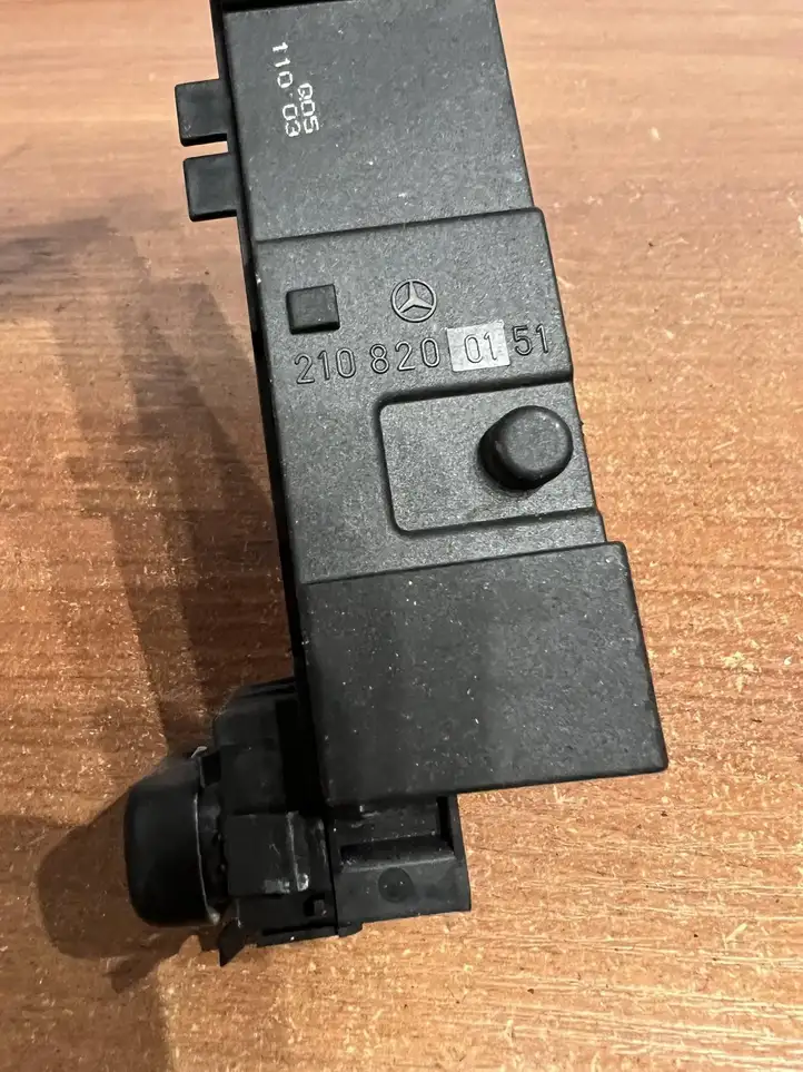 Mercedes-Benz E W210 (1995 - 2002) 2108200151 Включатель обогрева — фото 2