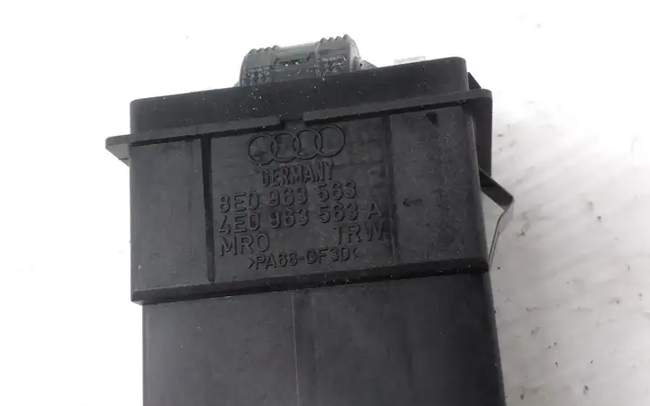 Audi A8 S8 D3 4E (2005 - 2007) 4E0963563A Включатель обогрева — фото 2