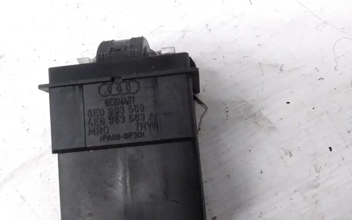 Audi A8 S8 D3 4E (2005 - 2007) 4E0963563A Включатель обогрева — фото 2