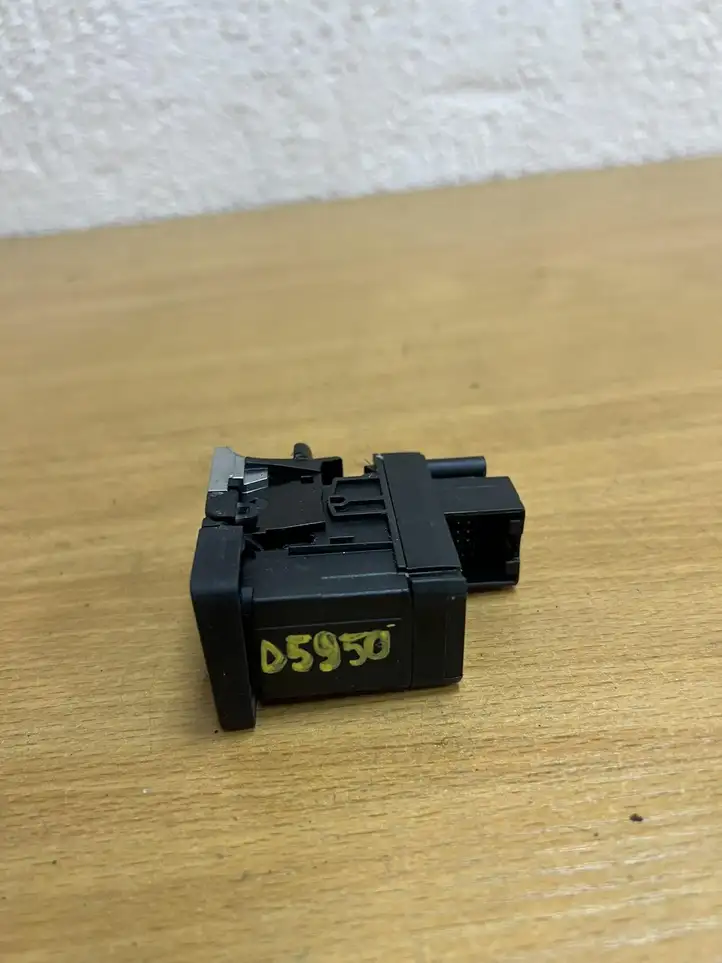 Volkswagen Golf VII (2013 - 2019) 5G0927225D Кнопка ручного тормоза — фото 4