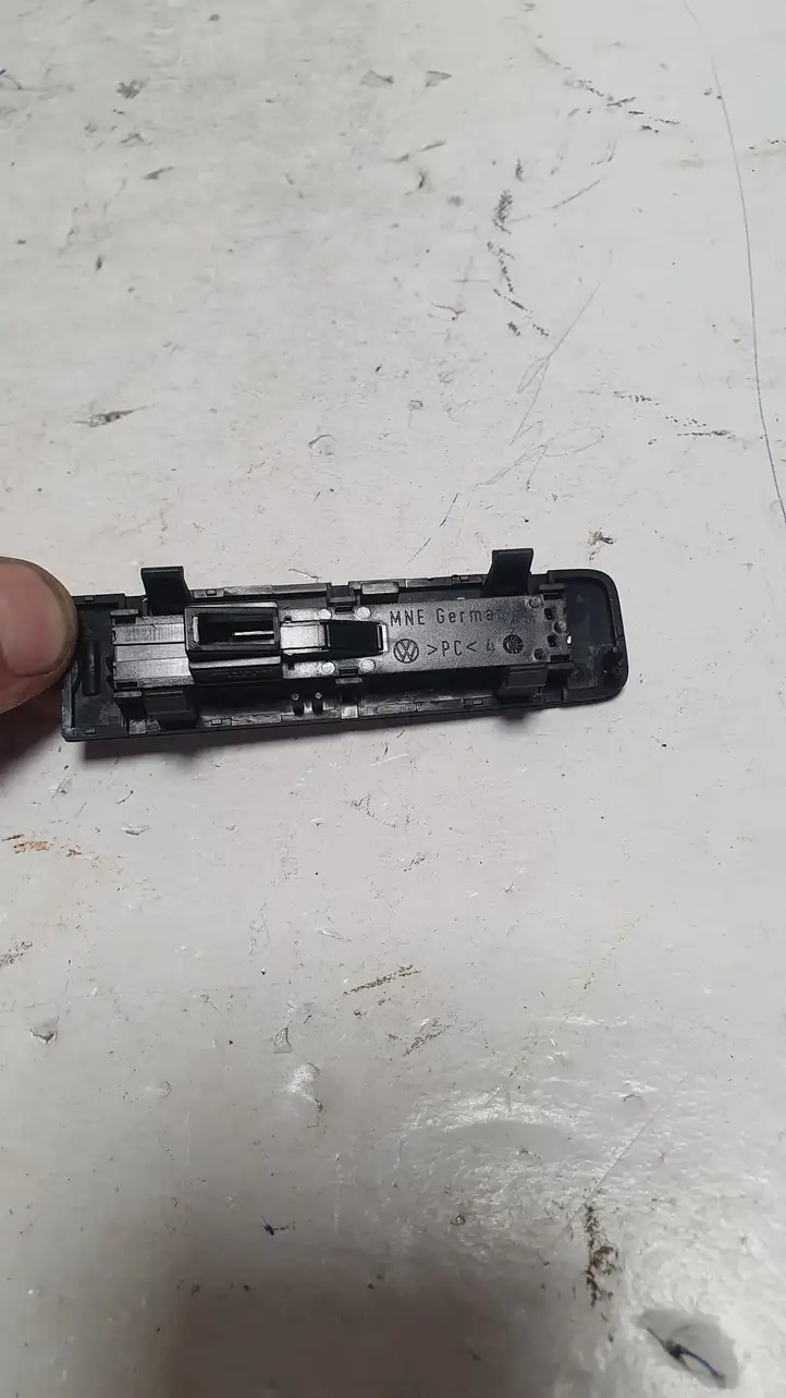 Volkswagen Tiguan (2011 - 2016)  5N0919234 Включатель надувной подушки для пассажира